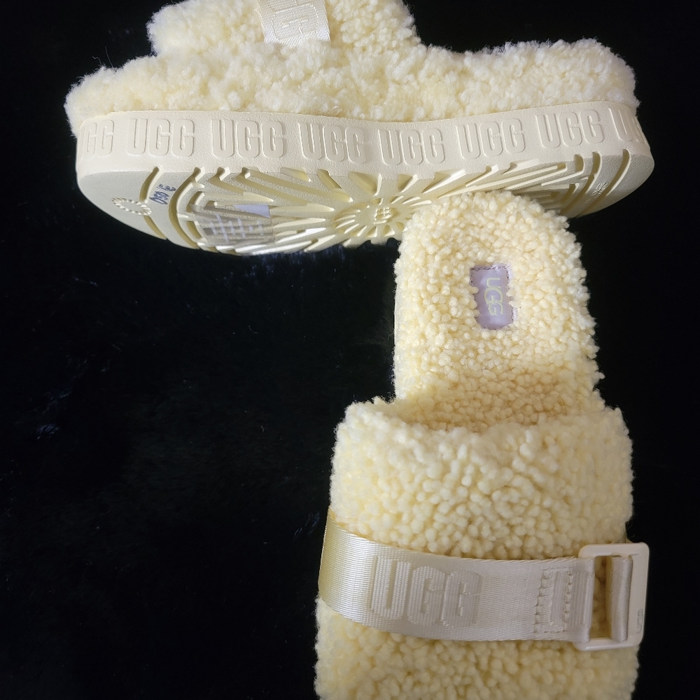 BRAND NEW NEVER WORN!!! Ugg slippers lifted